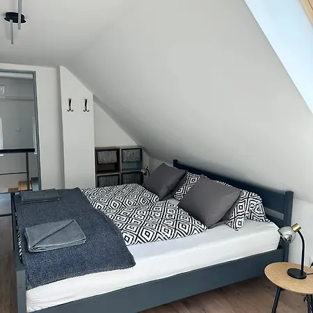 Verandas Vendeghaz بالاتونكينيشي