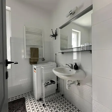 Verandas Vendeghaz بالاتونكينيشي